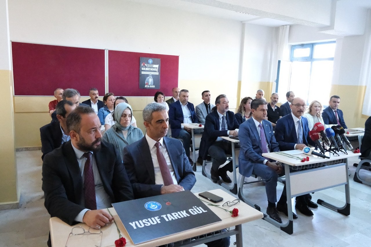 Öğretmenlerin Gözünden: Okullarda Akran Zorbalığı, Okullarda Şiddet ve Suça Karışan Çocuklar. görseli 2